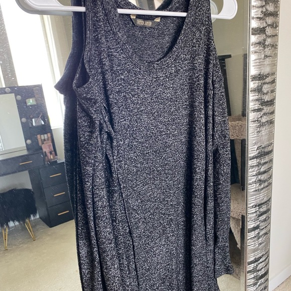 Women’s Sweater - Picture 2 of 5